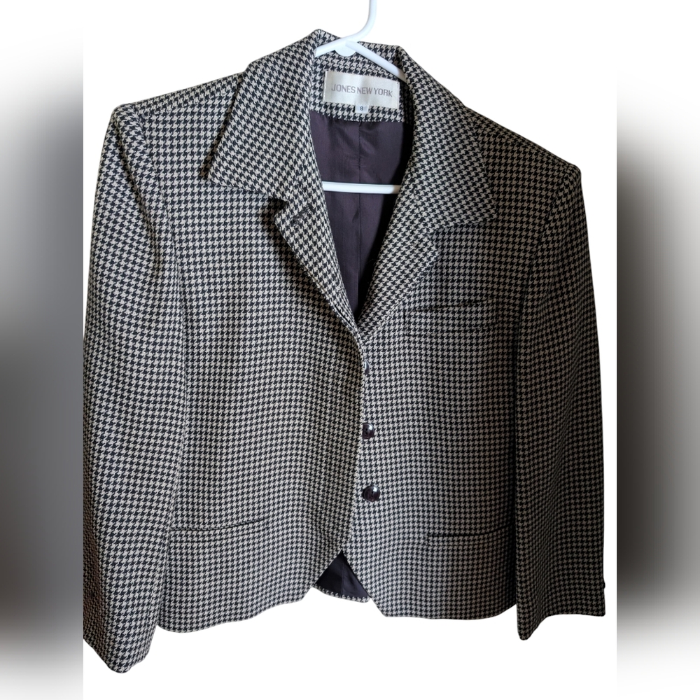 2/22$ Jones New York Black and White Blazer